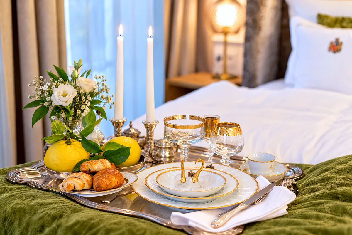 Frühstück im Bett, 02 Edelpapagei