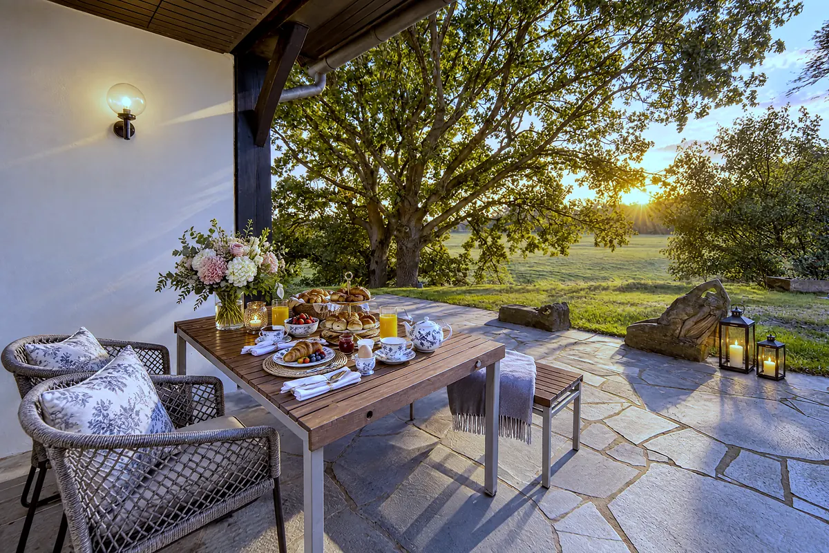 Terrasse, zweite Ansicht, 11 Nymphensittich