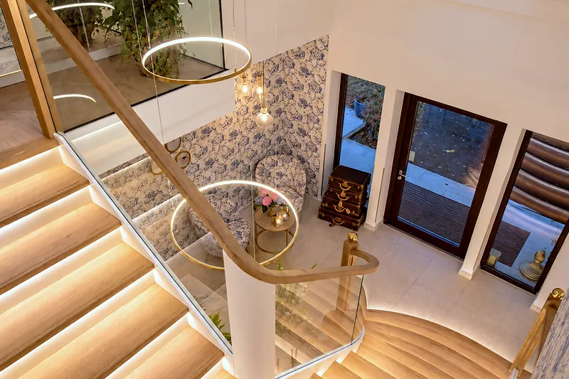 Treppe und Tapete